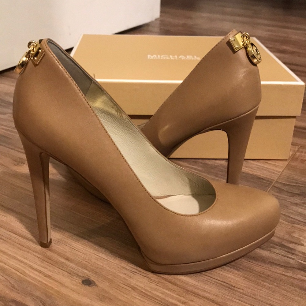 Michael Kors Nude Leather Heels sz 8